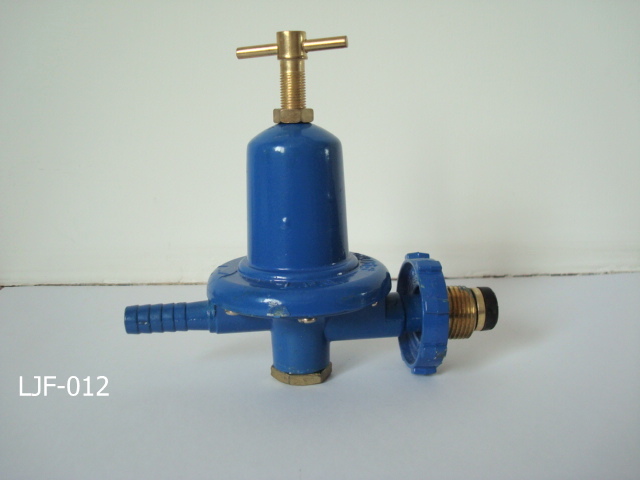 Medium pressure regulator