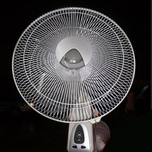 Stock Wall Fan with Remote control