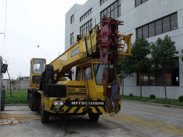 used tadano truck crane 25ton