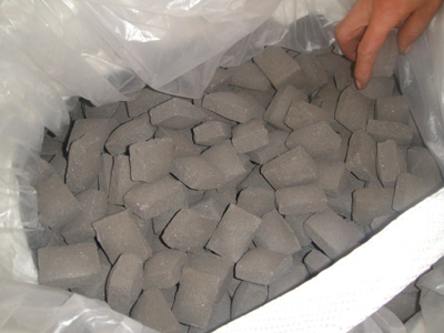 Manganese metal briquette