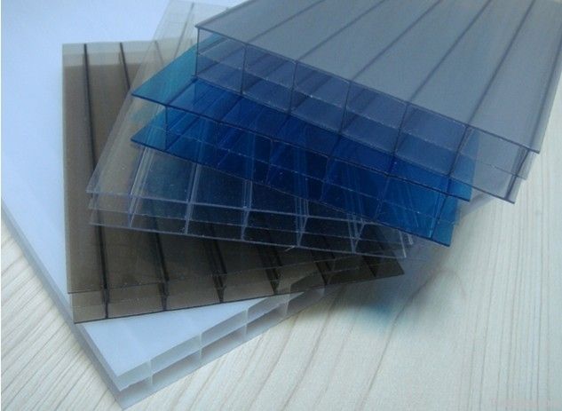 Polycarbonate sheet, roofing material, constructions, plastic sheet