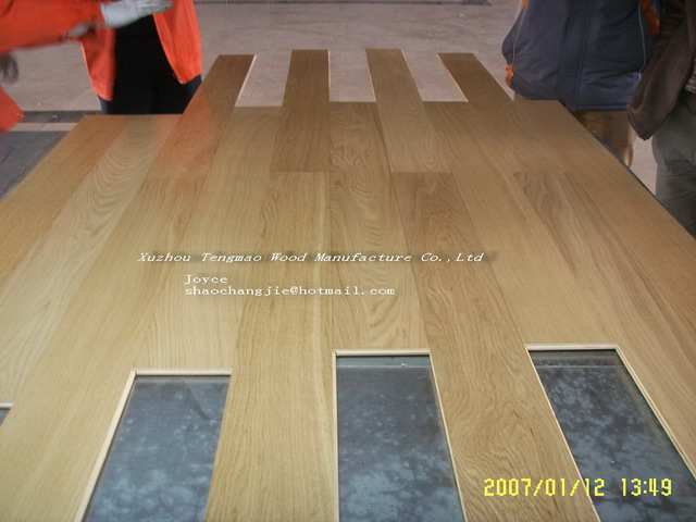 Oak multilayer engineered flooring