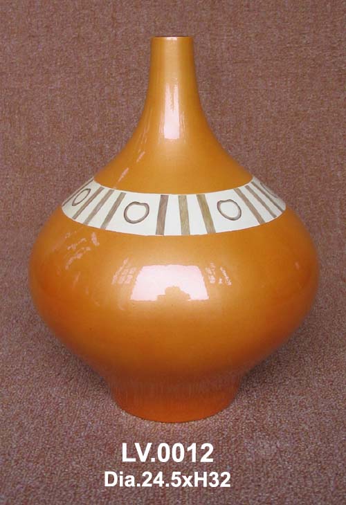 Lacquered ceramic vase combinated with bamboo