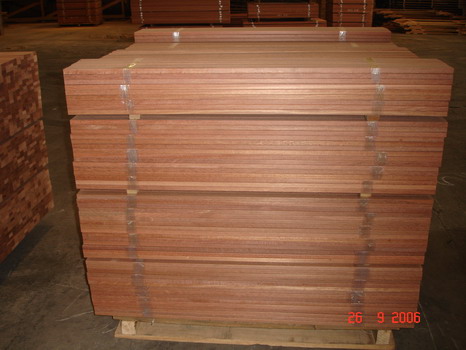 Western Red Cedar/Meranti