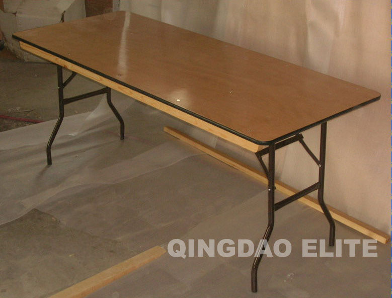 FOLDING TABLE