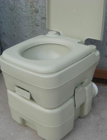 portable toilet with flusher
