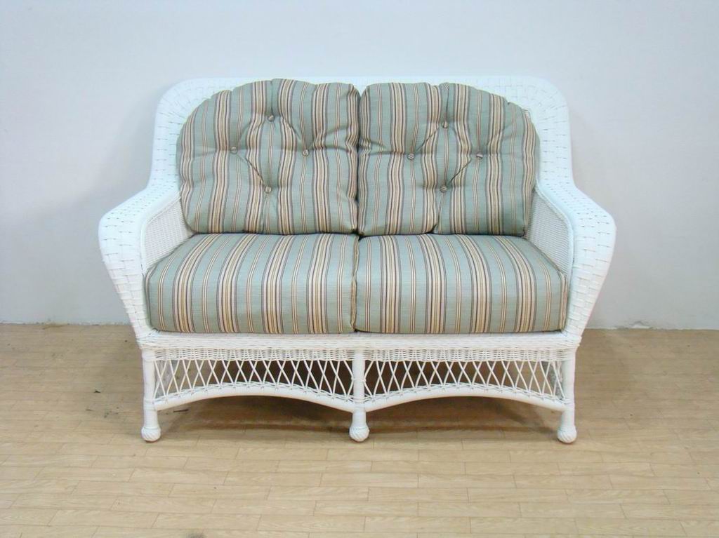 rose-loveseat