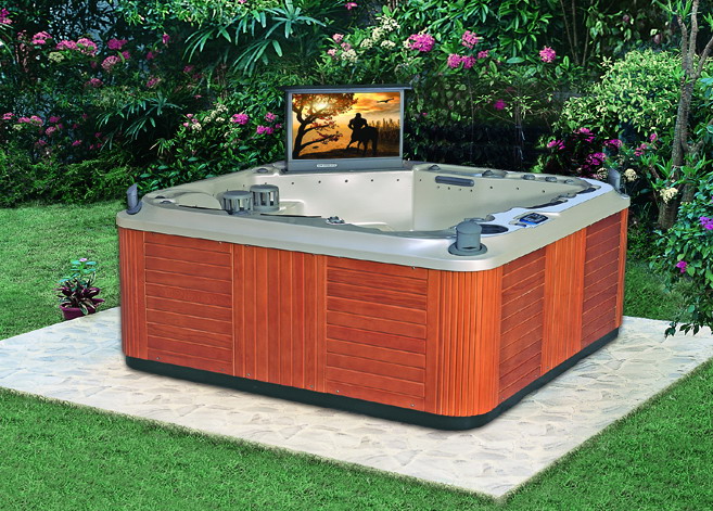 outdoor spa/hot tub(with 32'"TV)