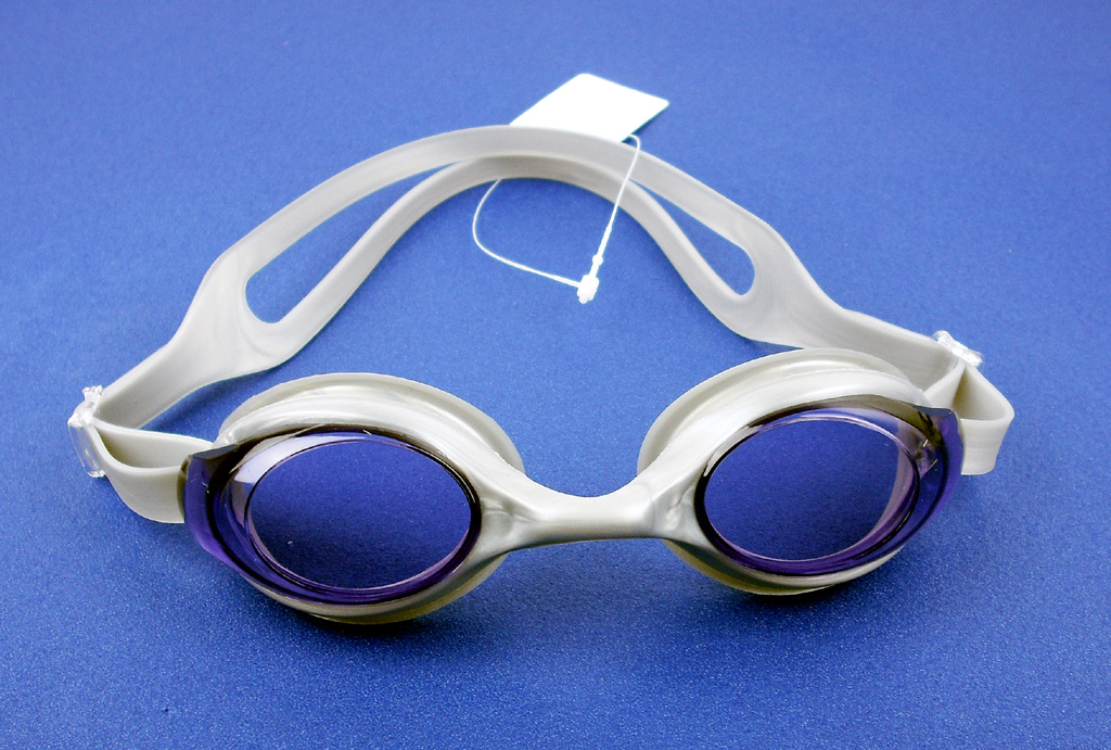 Swimming goggle