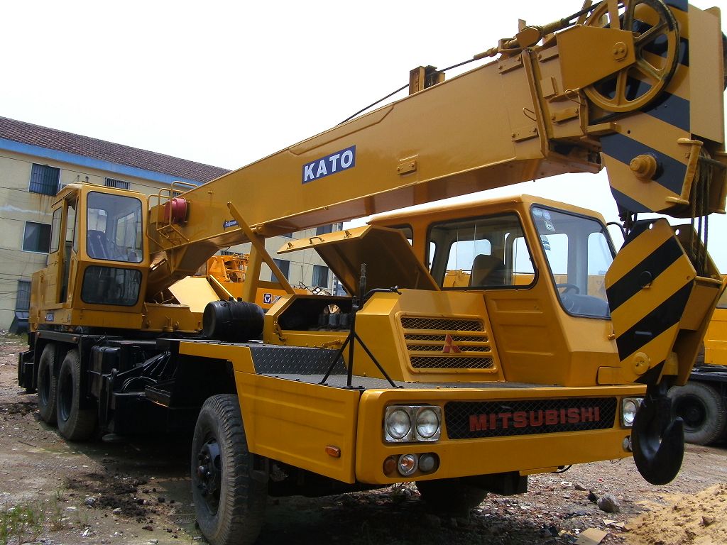 used KATO 250E-â¢ truck crane