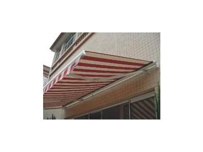 Semi-casette retractable awning