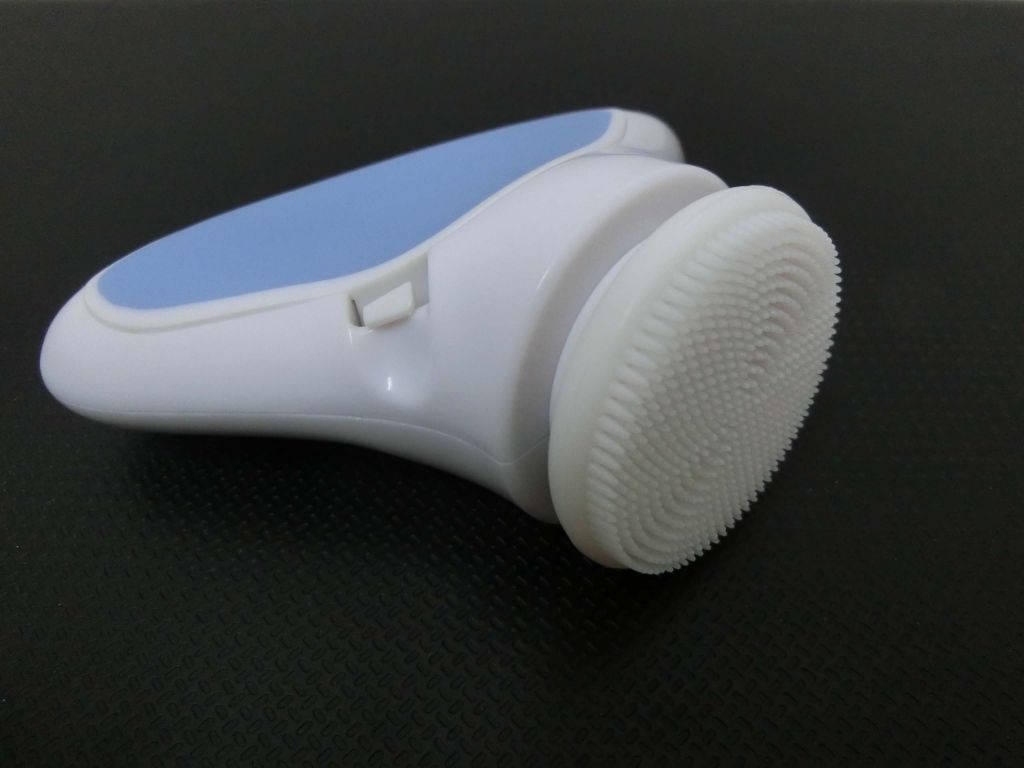 Electric Facial scrubber with sonic vibration