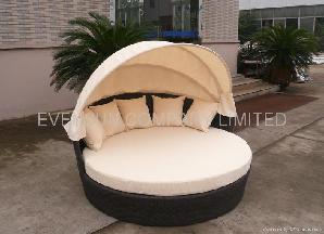 rattan bed/outdoor furniture