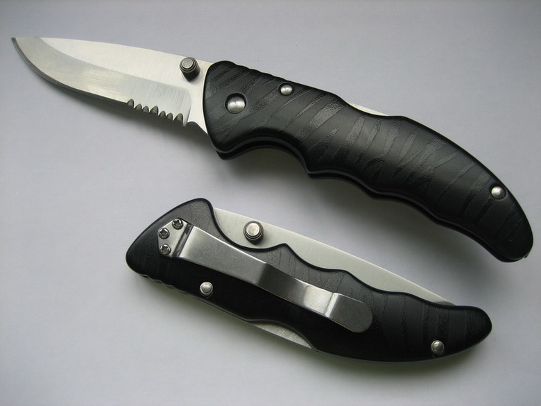 Zebra folding knife