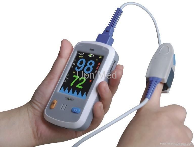 Hand-held pulse oximeter