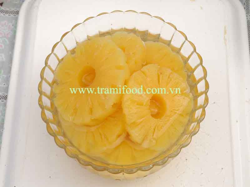 Canned pineapple slices, pieces, tidbits