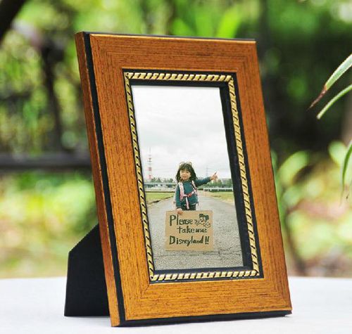 Wire Drawing Golden Photo Frames For Home Decoration Various Sizes 