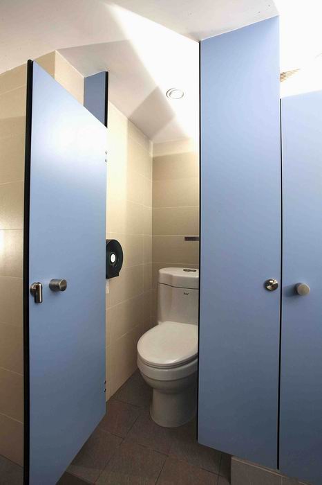 compact toilet partition