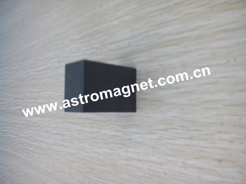 Hard  Ferrite Magnet ,  Made of Fe2O3  and  BaO and SrO, Suitable   for  Various   Motors