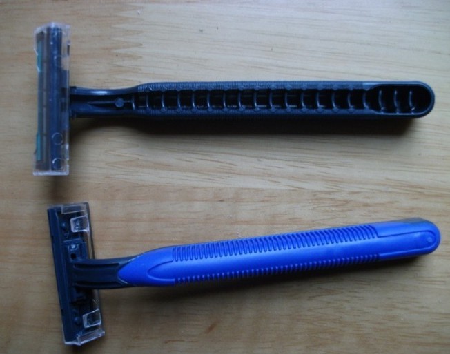 Disposable razor