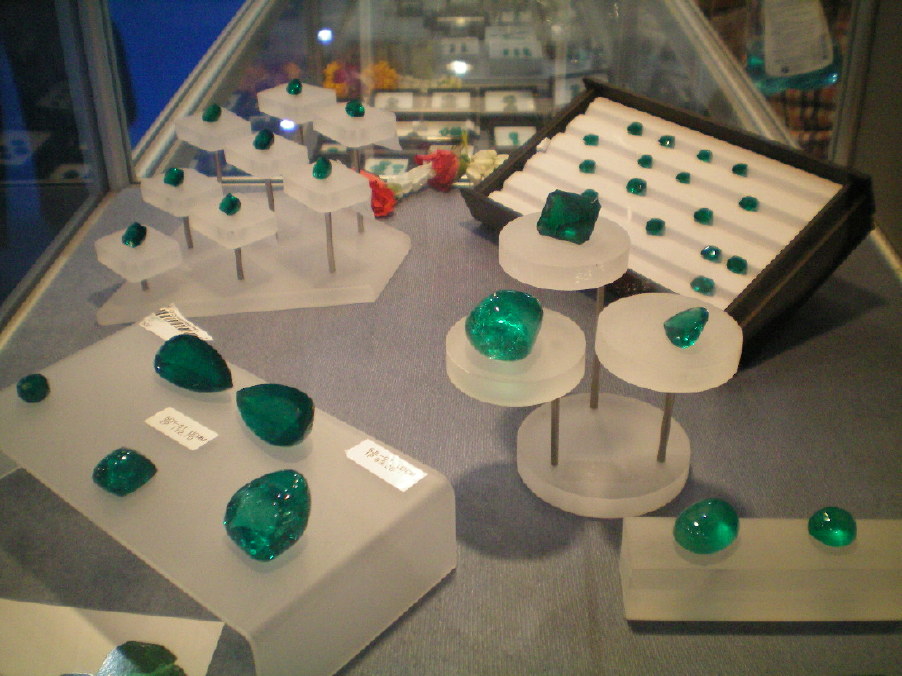 loose colombian emeralds
