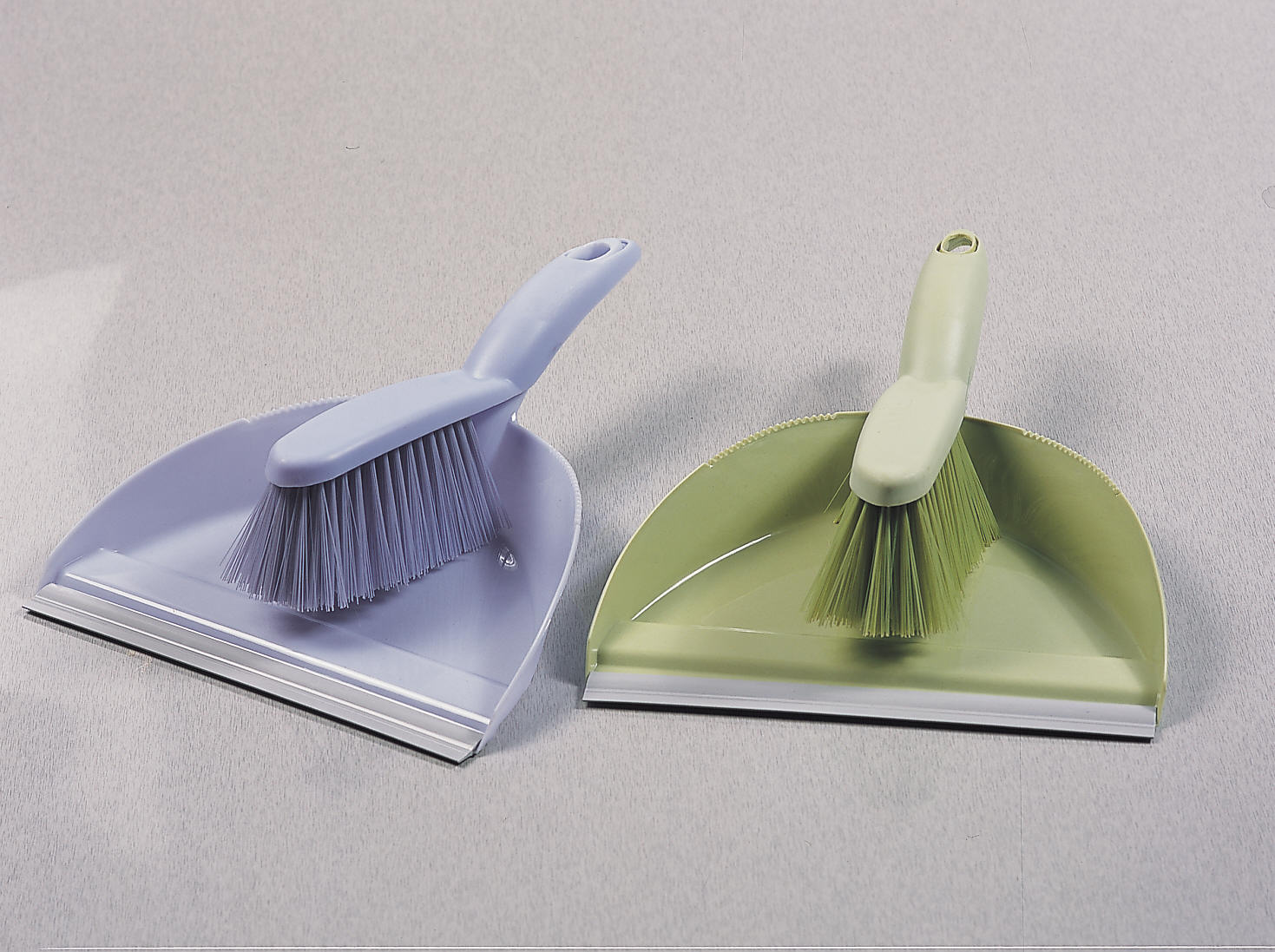 Dustpan with brush