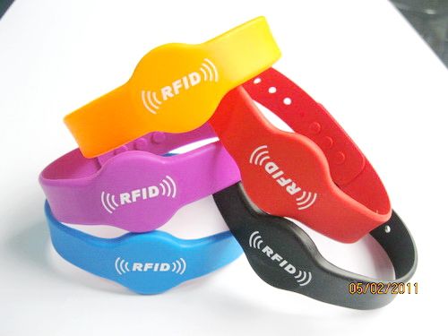 13.56MHz Rfid Wristband tag  HF chip rfid wrist eletronic bracellet tag with 7 holes and 3 buttons 