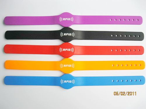 13.56MHz Rfid Wristband tag  HF chip rfid wrist eletronic bracellet tag with 7 holes and 3 buttons 