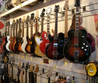 Guitar Dealers In Mimbai.