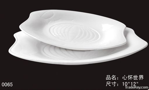 white porcelain dinnerware