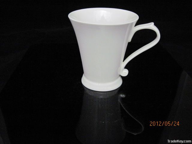 Nice shaped ceramic mug for gift
