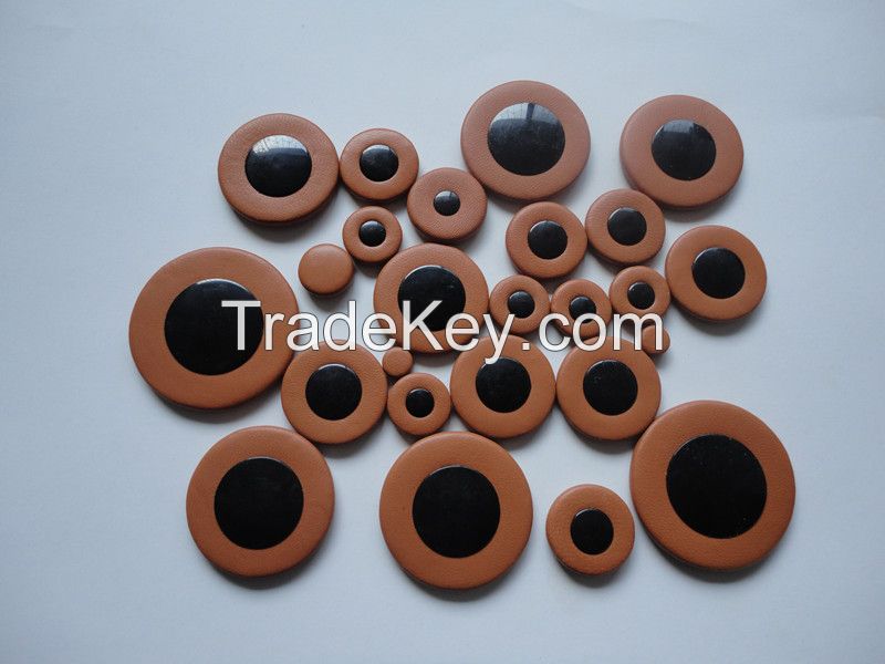 saxophone pads by plastic resonator