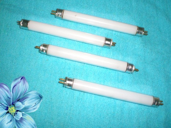 T5-14W fluorescent tubes