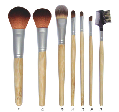 Makeup brush - bamboo brush