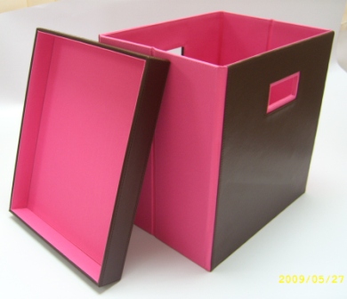 Foldable storage box