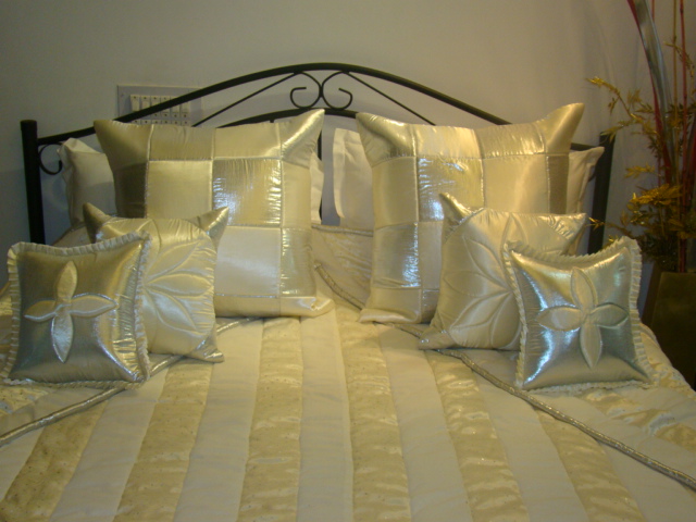 LUXURY COMFORTERS & BEDDING SET