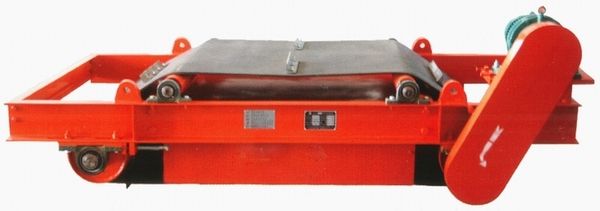Permanent magnetic separator for conveyor belt