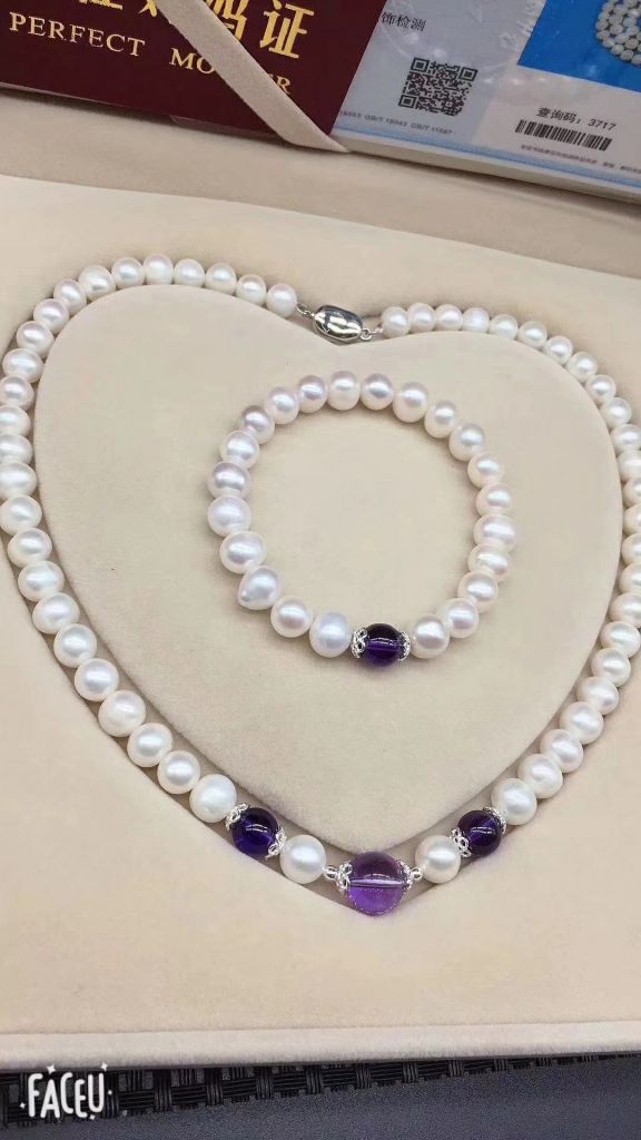 Elegant Pearl Necklace for Perfect Mother