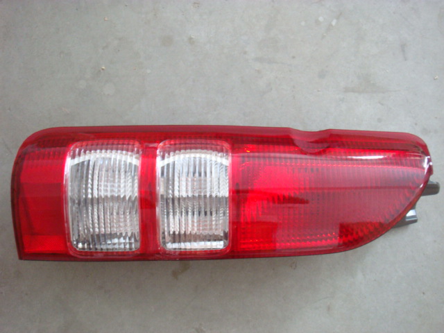 05 Hiace tail lamp