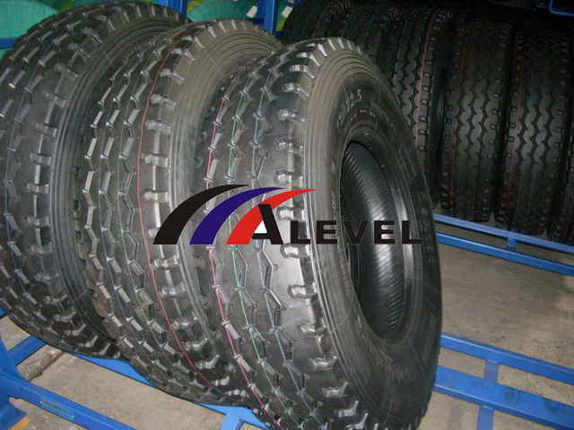 super truck and bus tyre 825R20 available