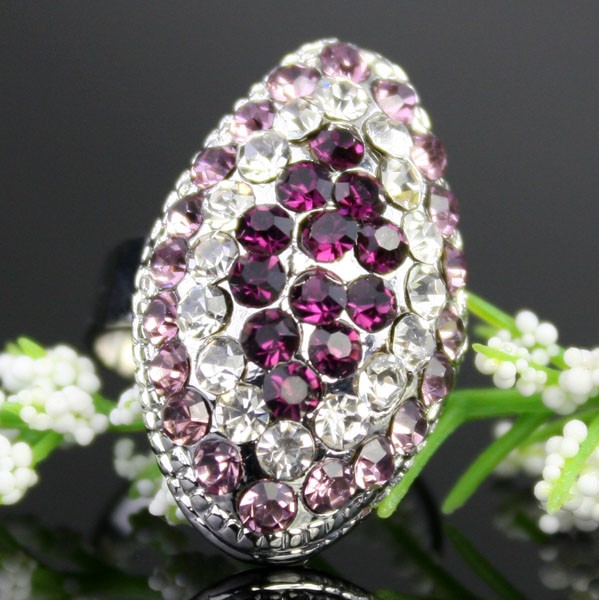 fashion ring with oval design