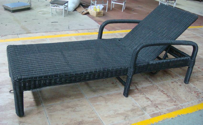 rattan lounge chair