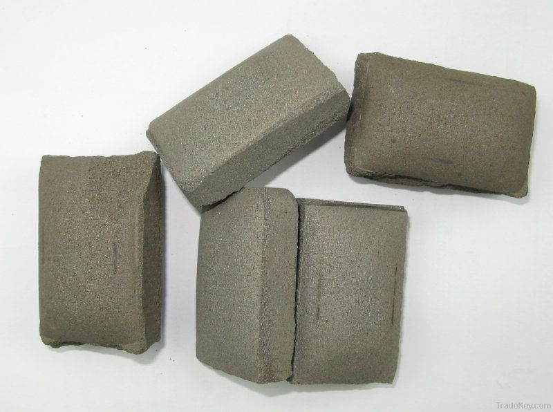 Manganese metal briquettes