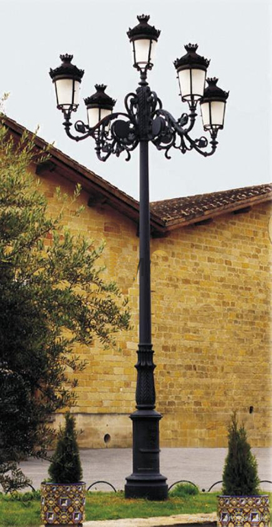 Estilo Espanol Lighting pole