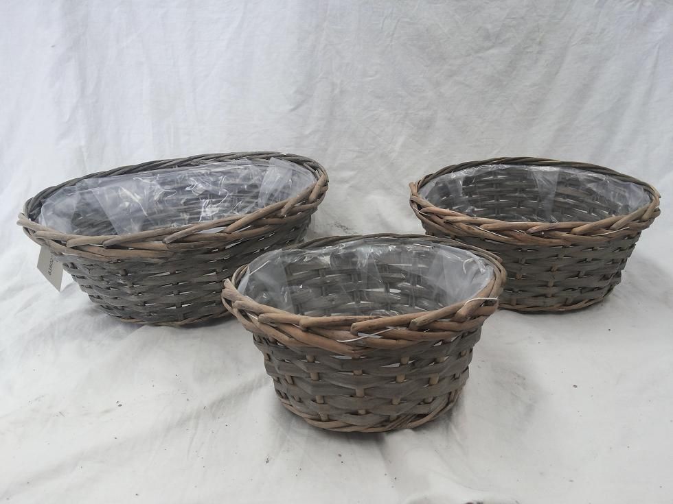 Willow basket with plastic lining