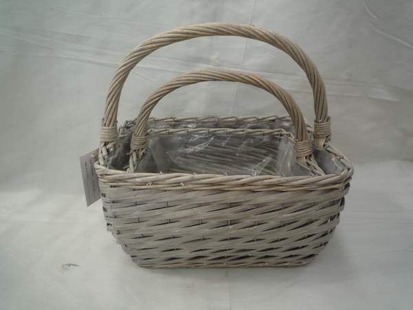 Willow basket with plastic lining