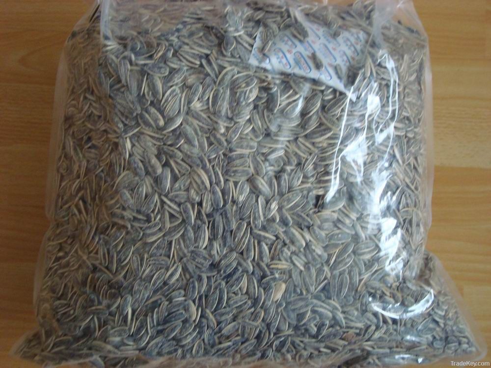 roasted and salted sunflower seeds