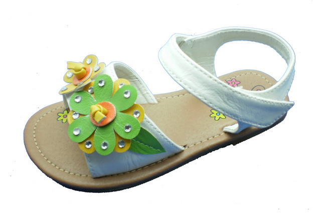 CHILDREN'S SANDALS