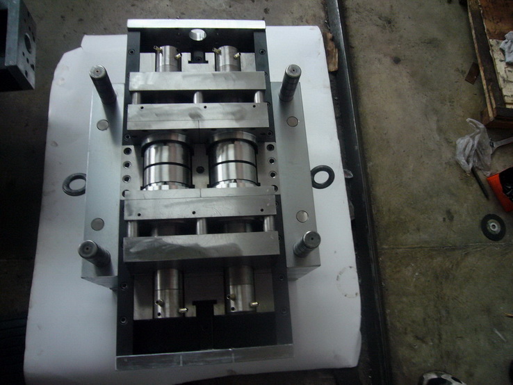 pipe fitting mould - collapsible