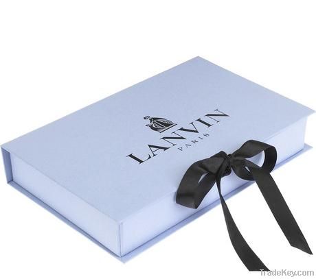 T-shirt box with ribbon bow closure in book shape